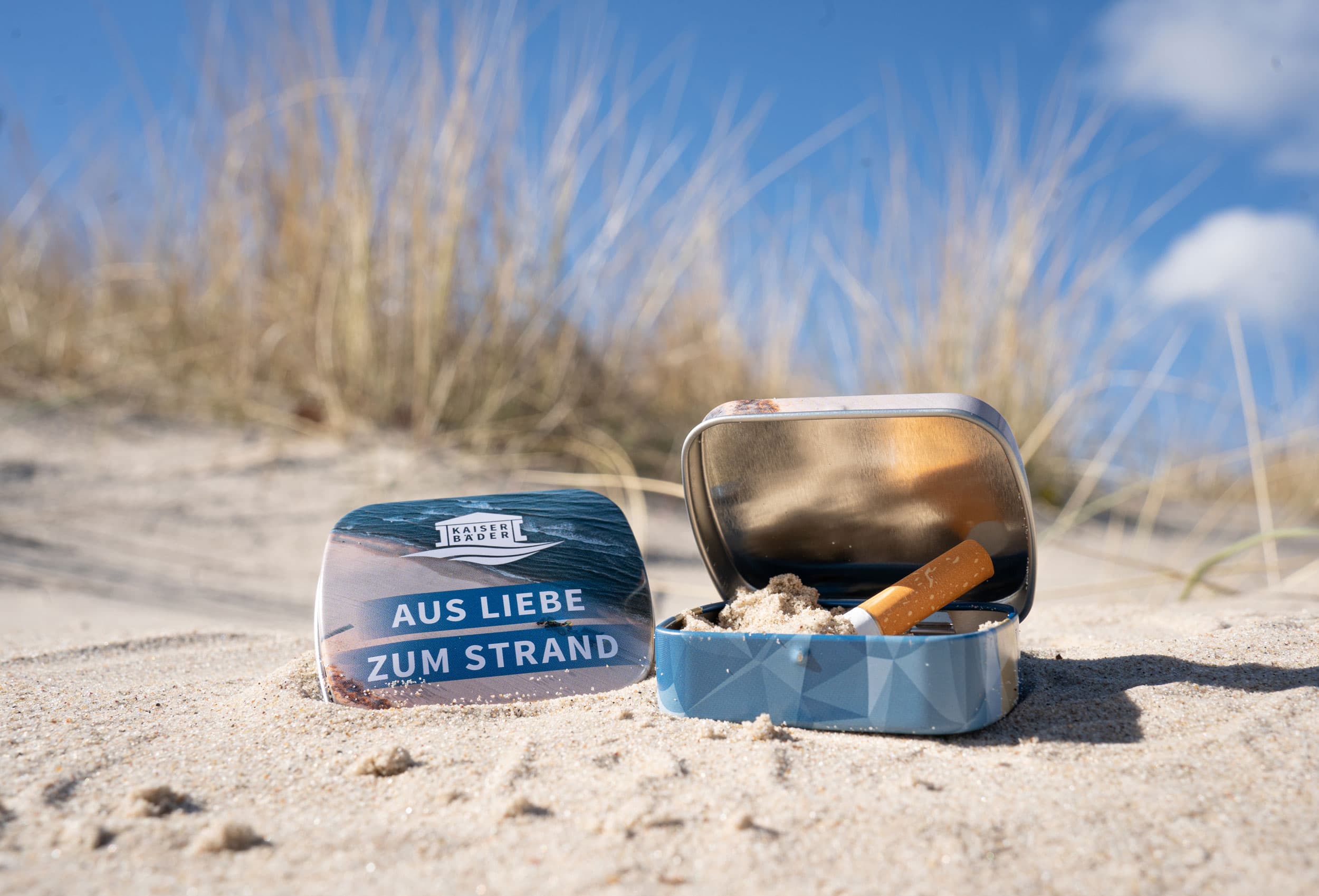 Strandaschenbecher mit Aufschrift "Aus Liebe zum Strand"