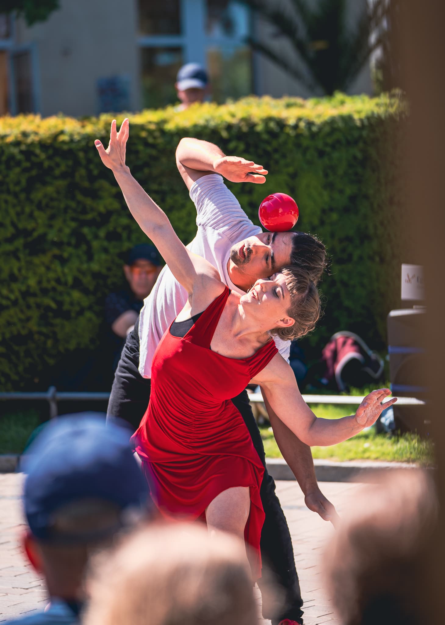 Das Bild zeigt Künstler im Rahmen des internationalen Kleinkunstfestivals.