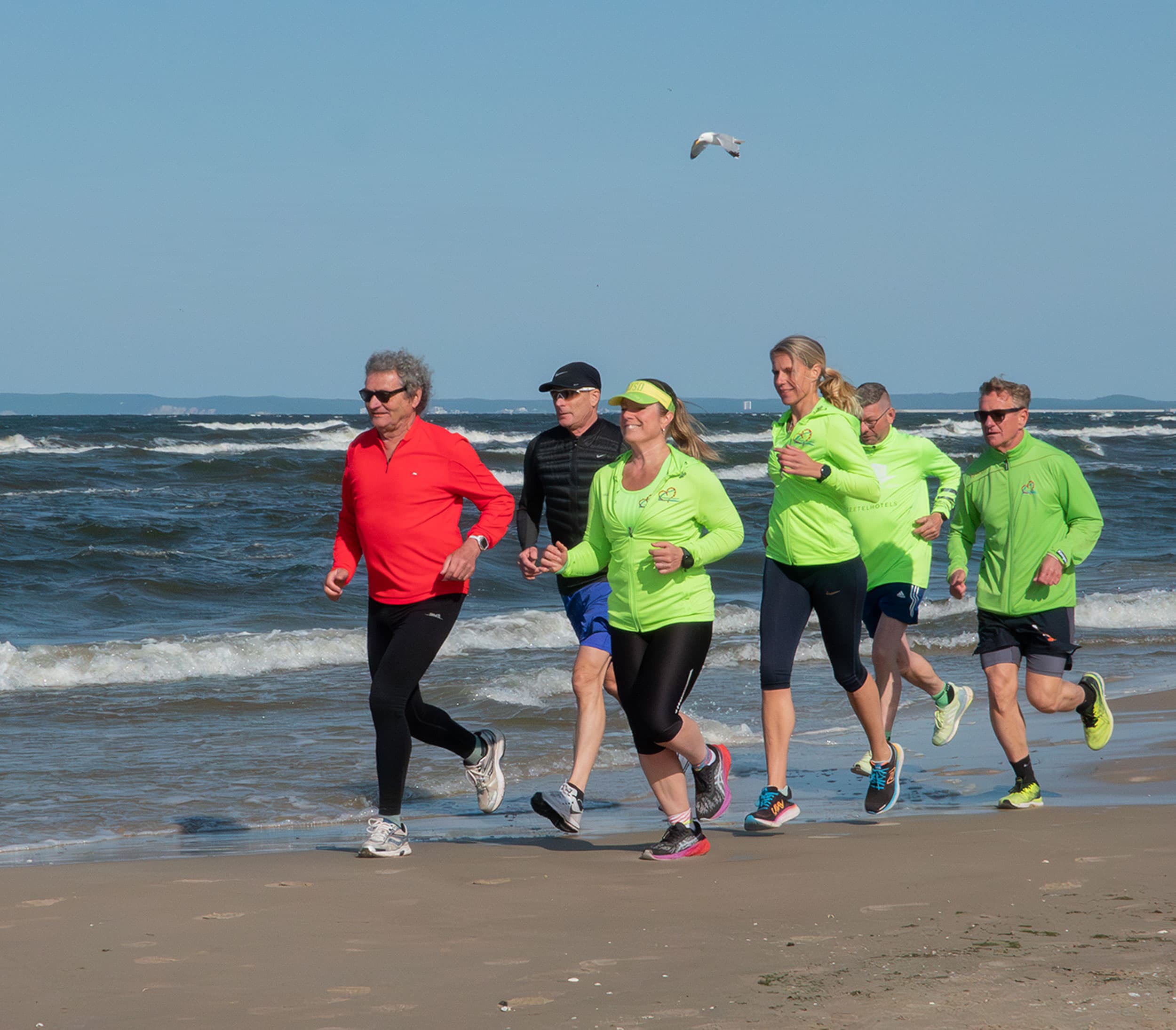 Laufgruppe am Strand