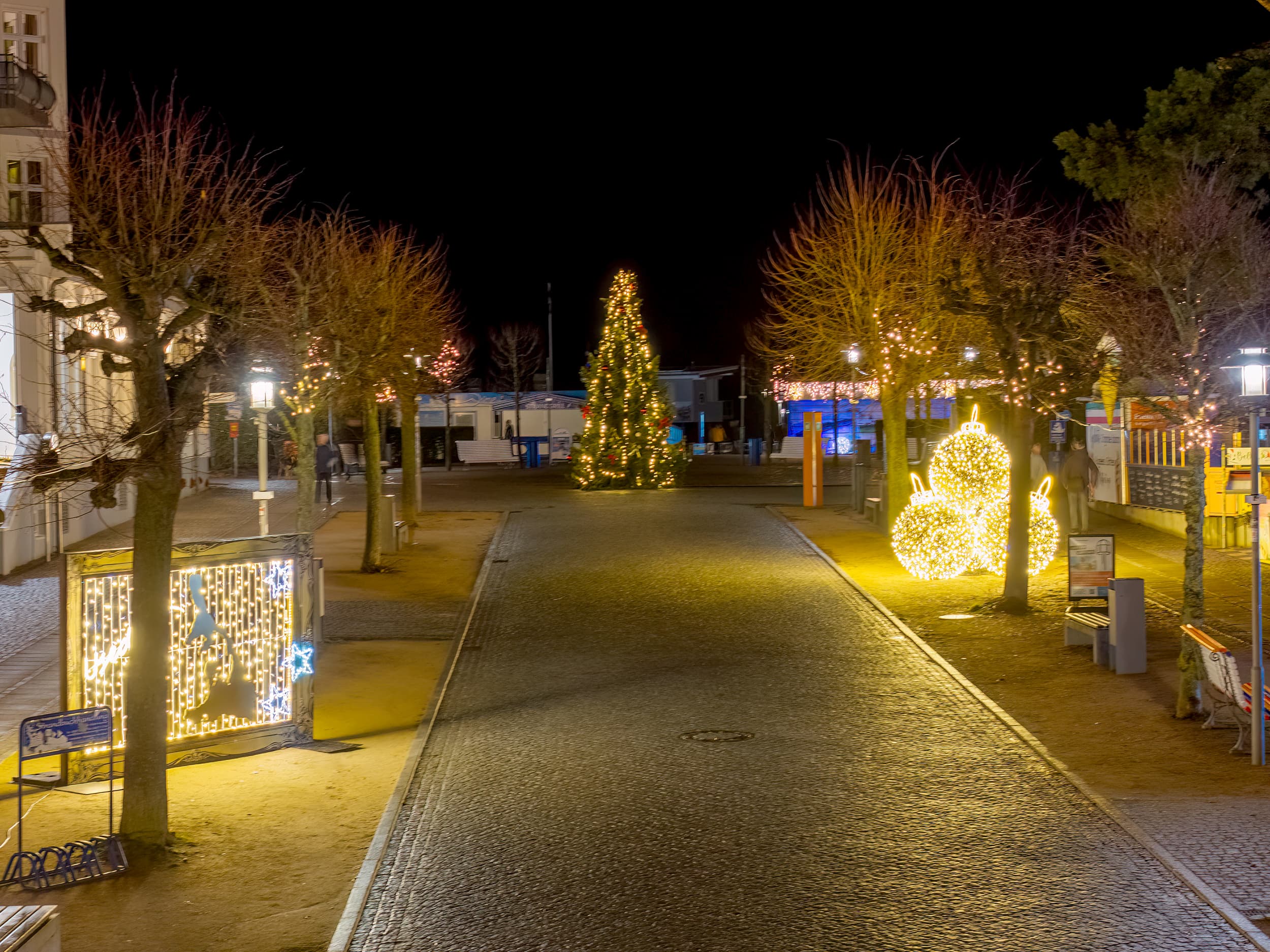 beleuchtete-straße-zinnowitz